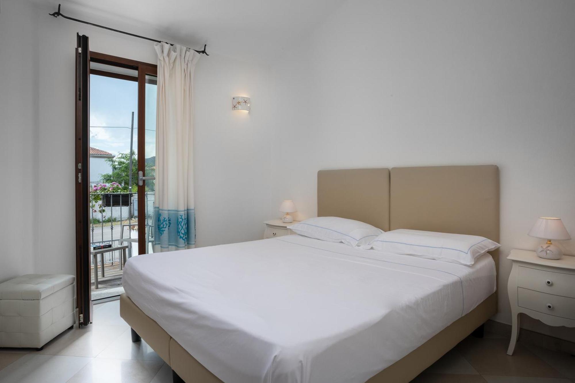 The Square Depandance Bed and Breakfast Cannigione Exteriör bild