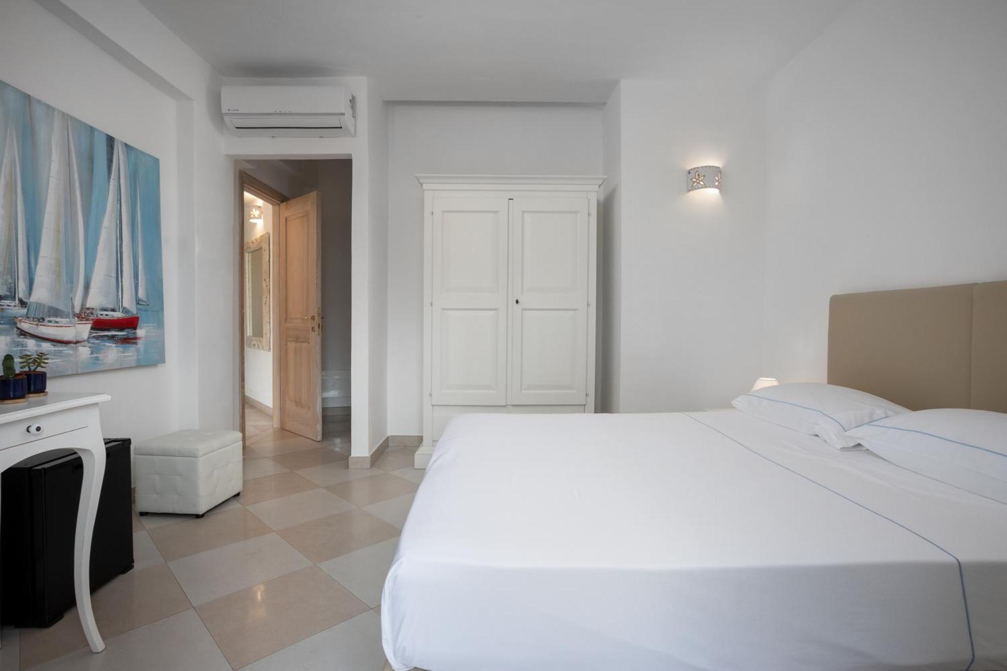 The Square Depandance Bed and Breakfast Cannigione Exteriör bild