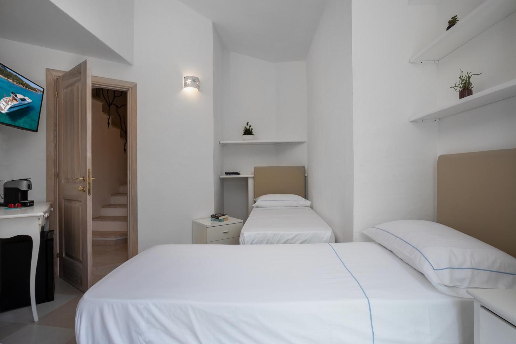 The Square Depandance Bed and Breakfast Cannigione Exteriör bild