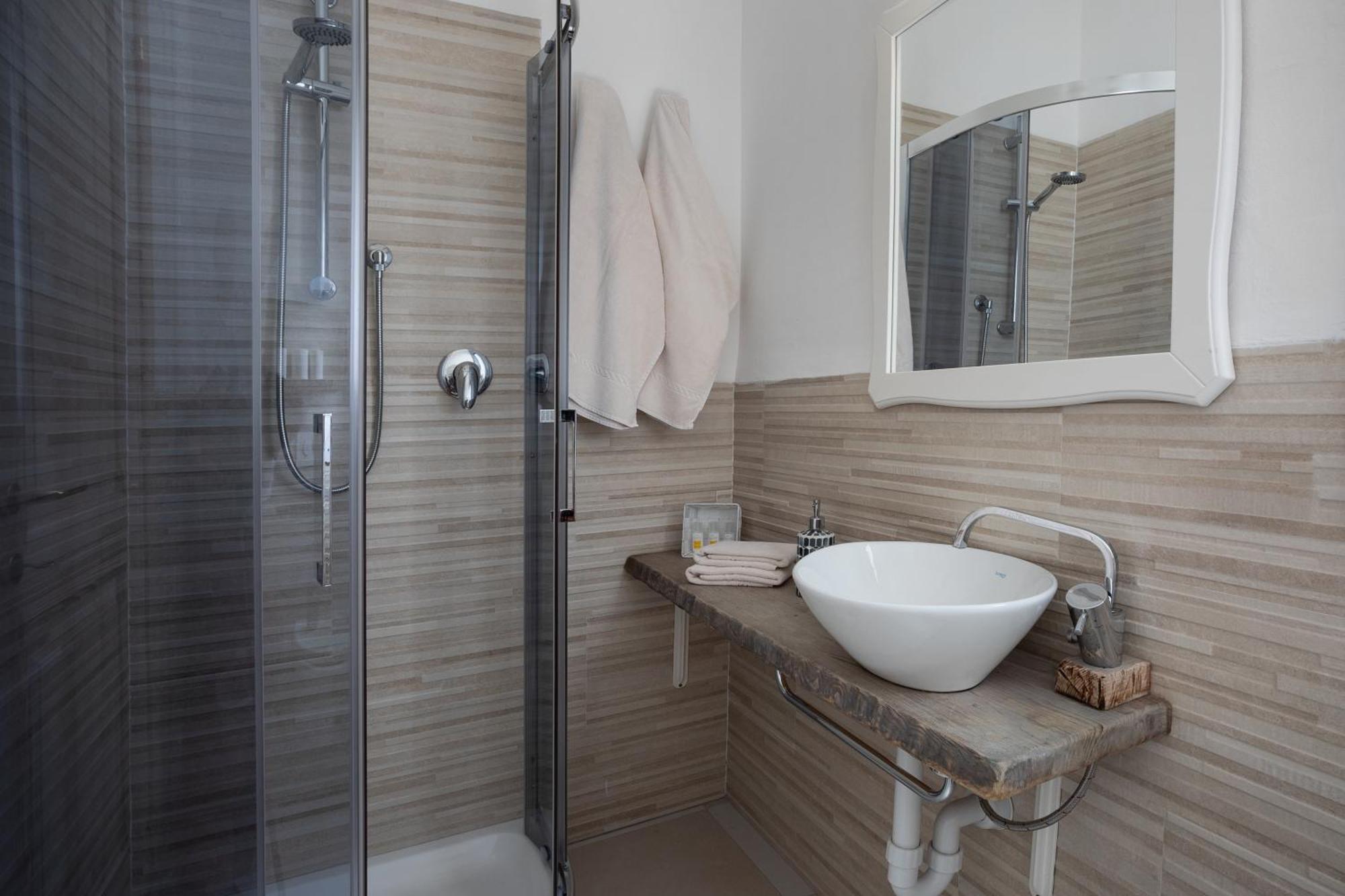 The Square Depandance Bed and Breakfast Cannigione Exteriör bild